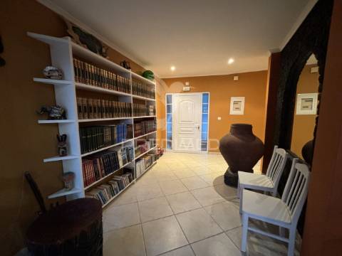 Moradia localizada na ribeira do nabo, freguesia da urzelina