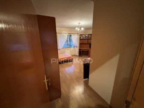 Moradia localizada na ribeira do nabo, freguesia da urzelina