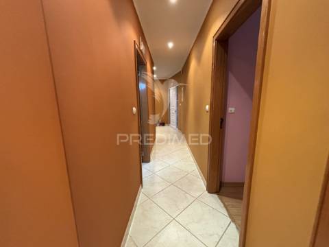 Moradia localizada na ribeira do nabo, freguesia da urzelina