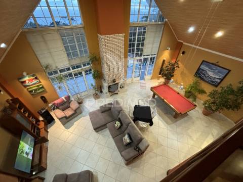 Moradia localizada na ribeira do nabo, freguesia da urzelina