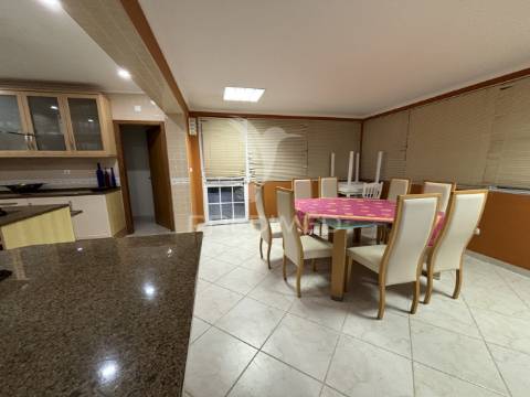 Moradia localizada na ribeira do nabo, freguesia da urzelina