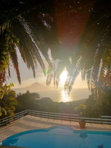 Moradia localizada na ribeira do nabo, freguesia da urzelina