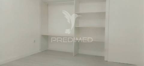 Oportunidade de investimento: loja no laranjeiro - almada