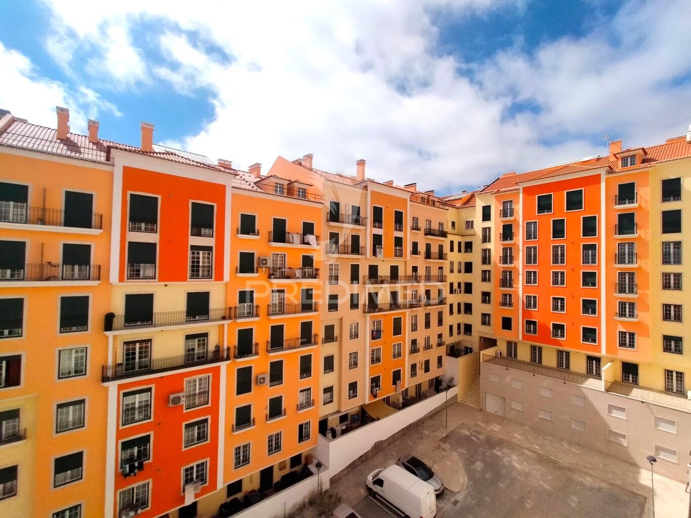 Apartamento t3 | neudel/águas livres | 2º piso