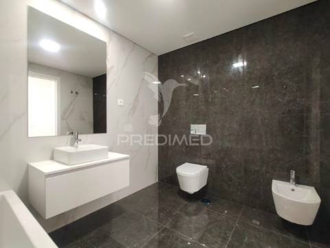 Apartamento t3 | neudel/águas livres | 2º piso