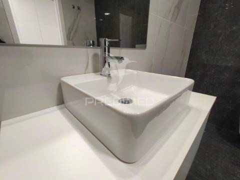 Apartamento t3 | neudel/águas livres | 2º piso