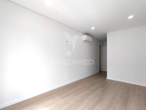 Apartamento t3 | neudel/águas livres | 2º piso