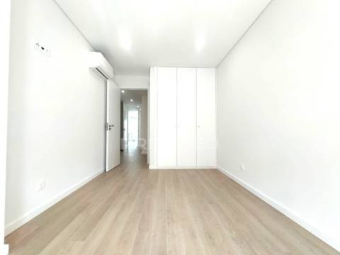 Apartamento t3 | neudel/águas livres | 2º piso