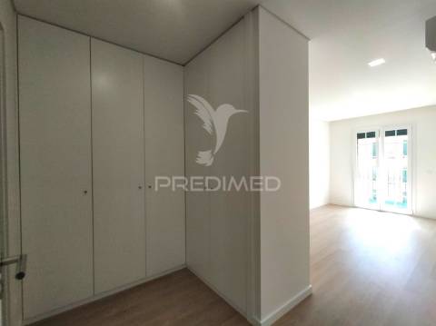 Apartamento t3 | neudel/águas livres | 2º piso