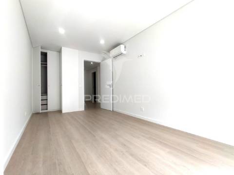 Apartamento t3 | neudel/águas livres | 2º piso