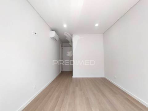 Apartamento t3 | neudel/águas livres | 2º piso