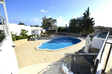 Moradia de luxo t5 no fabuloso golfe santo antónio resort