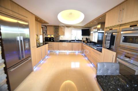 Moradia de luxo t5 no fabuloso golfe santo antónio resort