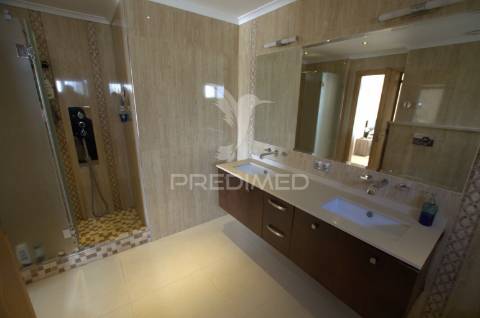 Moradia de luxo t5 no fabuloso golfe santo antónio resort