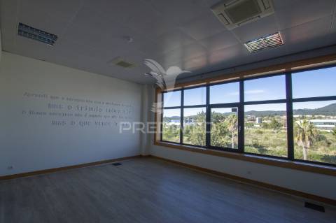 Centro de escritorios na beloura / sintra