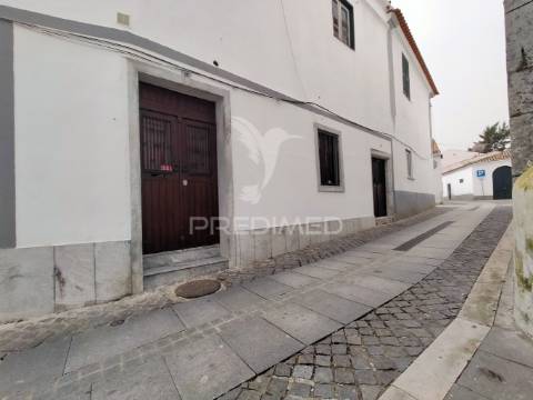 Armazém remodelado, perto do castelo de beja