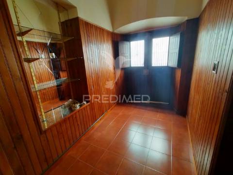 Armazém remodelado, perto do castelo de beja