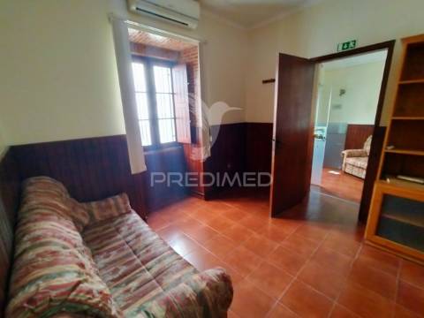 Armazém remodelado, perto do castelo de beja