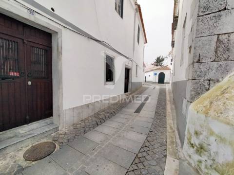 Armazém remodelado, perto do castelo de beja