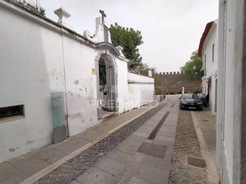 Armazém remodelado, perto do castelo de beja