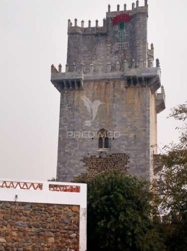 Armazém remodelado, perto do castelo de beja
