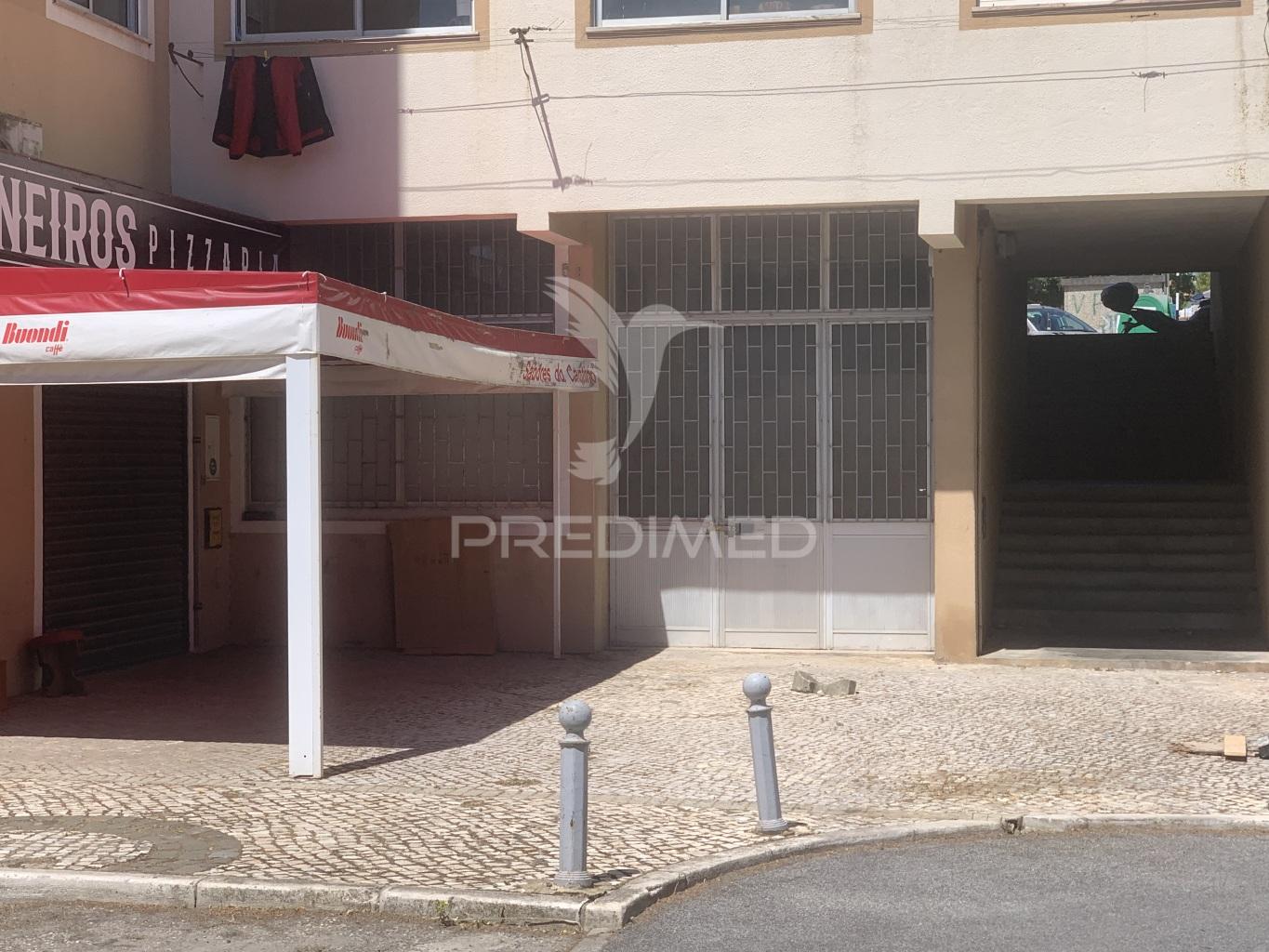 Loja open space na charneca de caparica