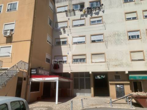 Loja open space na charneca de caparica