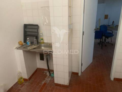 Loja open space na charneca de caparica