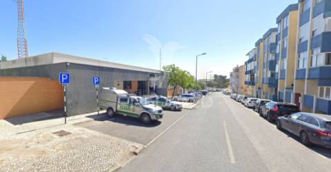 Loja open space na charneca de caparica