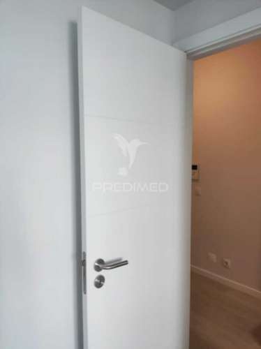 Apartamento t3 remodelado em santa clara, lisboa