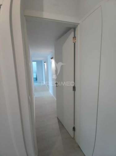 Apartamento t3 remodelado em santa clara, lisboa