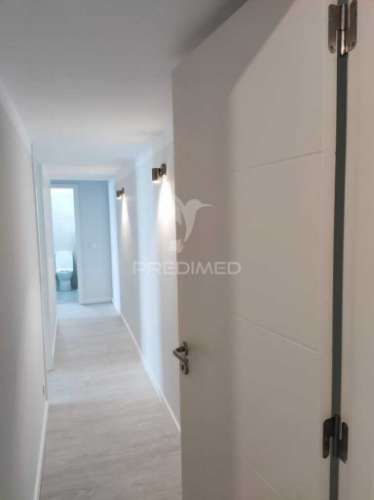 Apartamento t3 remodelado em santa clara, lisboa