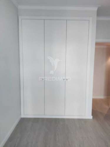 Apartamento t3 remodelado em santa clara, lisboa