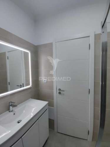 Apartamento t3 remodelado em santa clara, lisboa