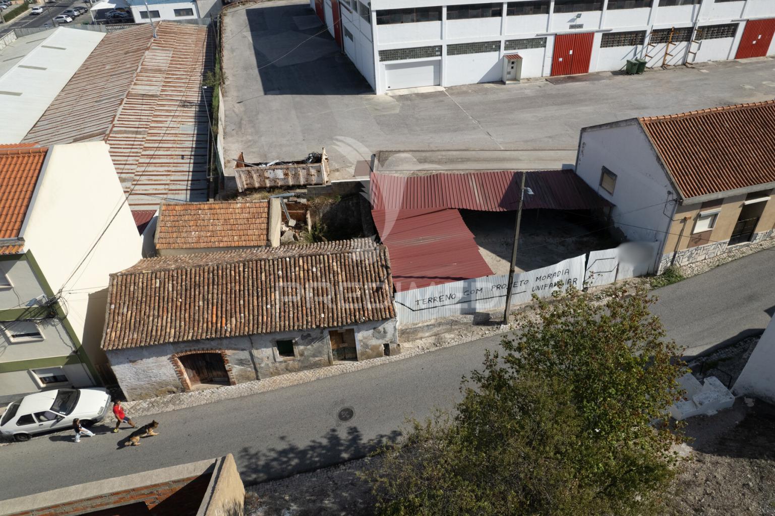 Terreno urbano com ruína - alenquer