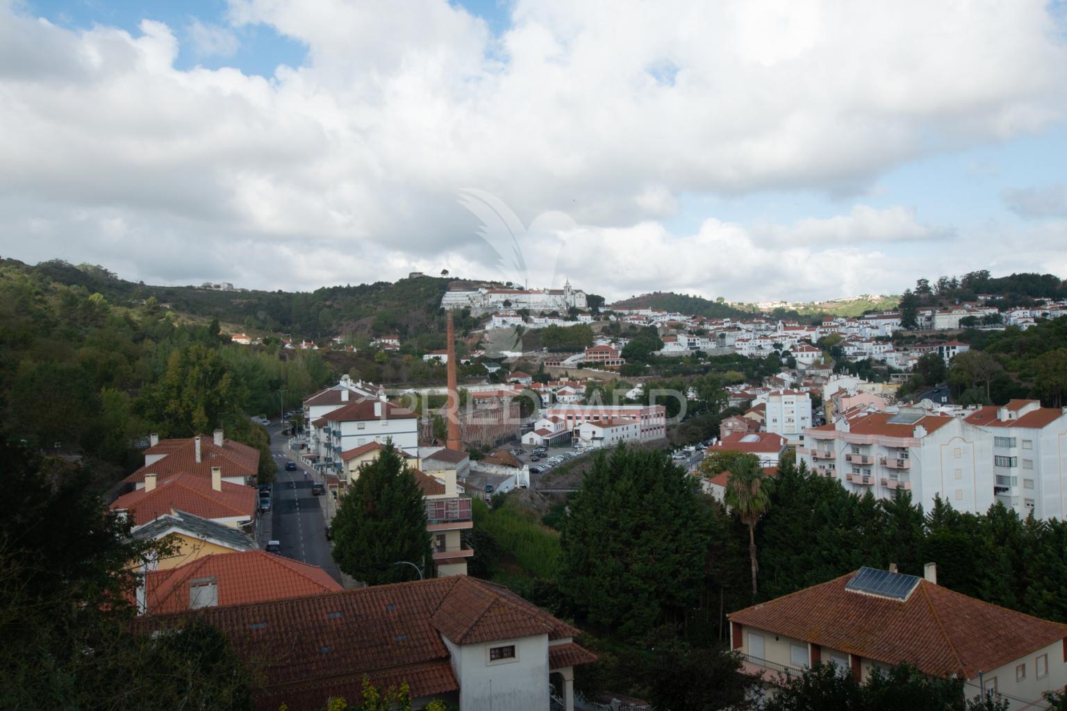 Terreno urbano com ruína - alenquer