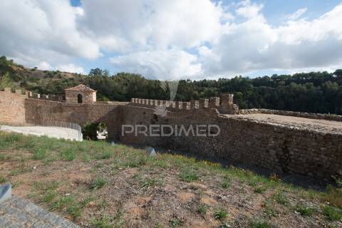 Terreno urbano com ruína - alenquer