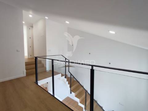 Moradia t3 totalmente remodelada em aver-o-mar, póvoa de varzim.