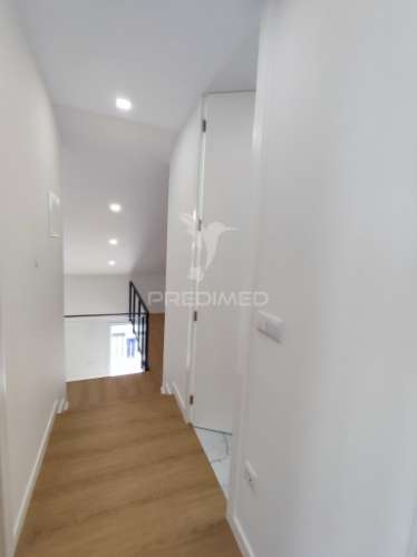 Moradia t3 totalmente remodelada em aver-o-mar, póvoa de varzim.