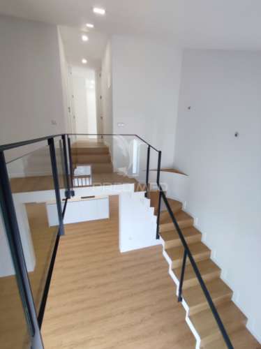 Moradia t3 totalmente remodelada em aver-o-mar, póvoa de varzim.