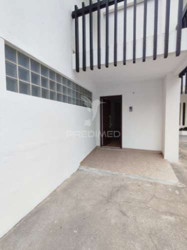 Moradia t3 totalmente remodelada em aver-o-mar, póvoa de varzim.