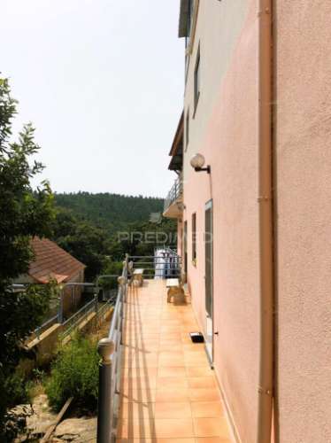 Venda de edifício com 4 pisos - lar de 3ª idade - alvará para 22 utentes.