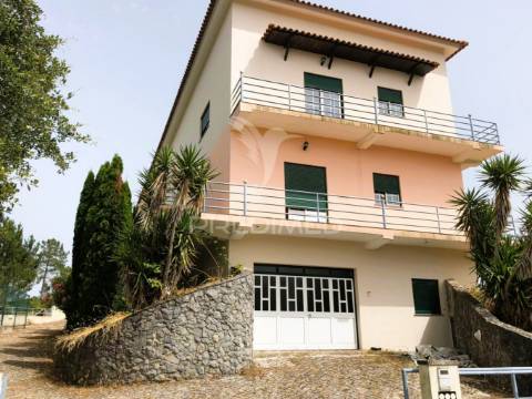 Venda de edifício com 4 pisos - lar de 3ª idade - alvará para 22 utentes.