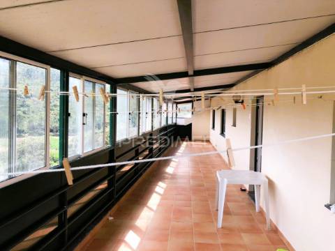 Venda de edifício com 4 pisos - lar de 3ª idade - alvará para 22 utentes.