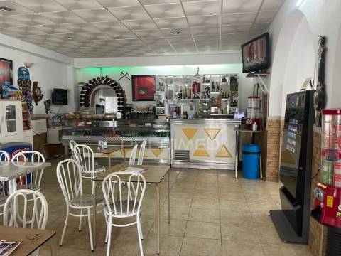 Moradia em canhestros - habitação e negócio