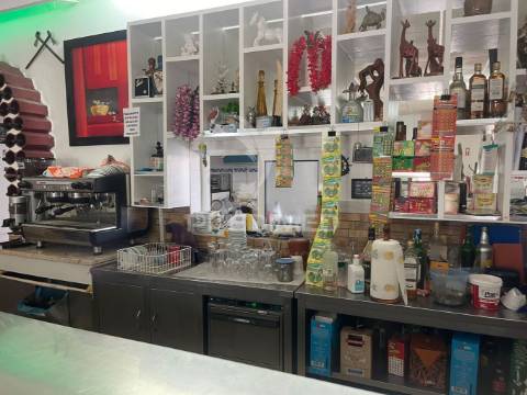 Moradia em canhestros - habitação e negócio