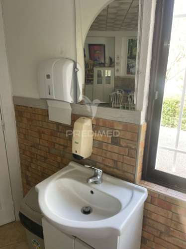 Moradia em canhestros - habitação e negócio