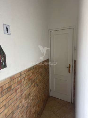 Moradia em canhestros - habitação e negócio