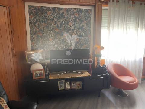 Moradia em canhestros - habitação e negócio