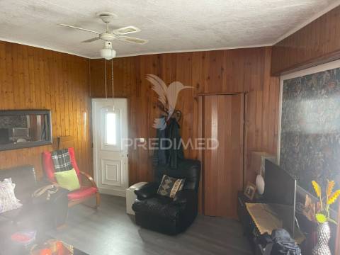 Moradia em canhestros - habitação e negócio